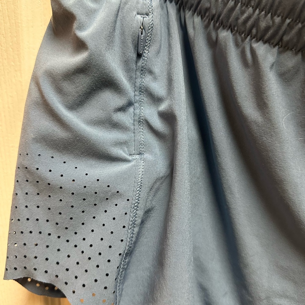 Athleta Women's Blue Athletic Shorts size XL/ NWOT B154 - Picture 2 of 3